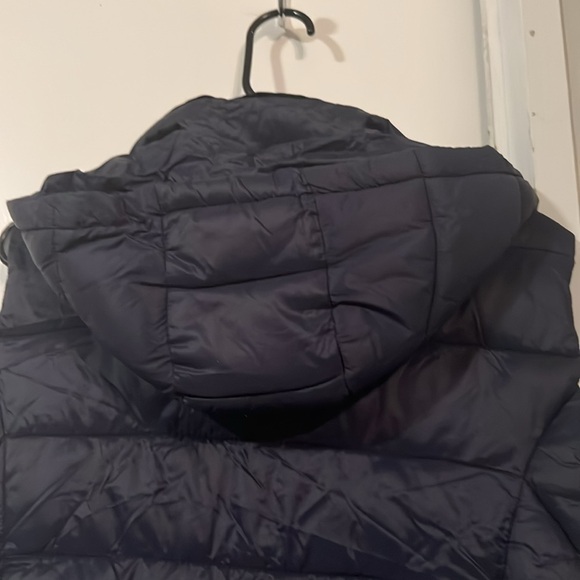 Entro lightweight hooded puffer vest for women. Size S - Picture 8 of 10